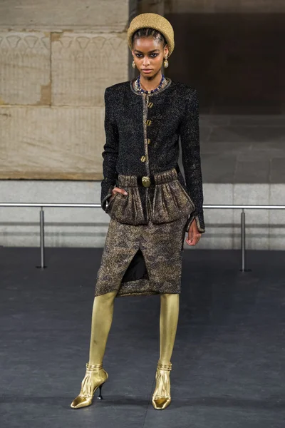 Look 17